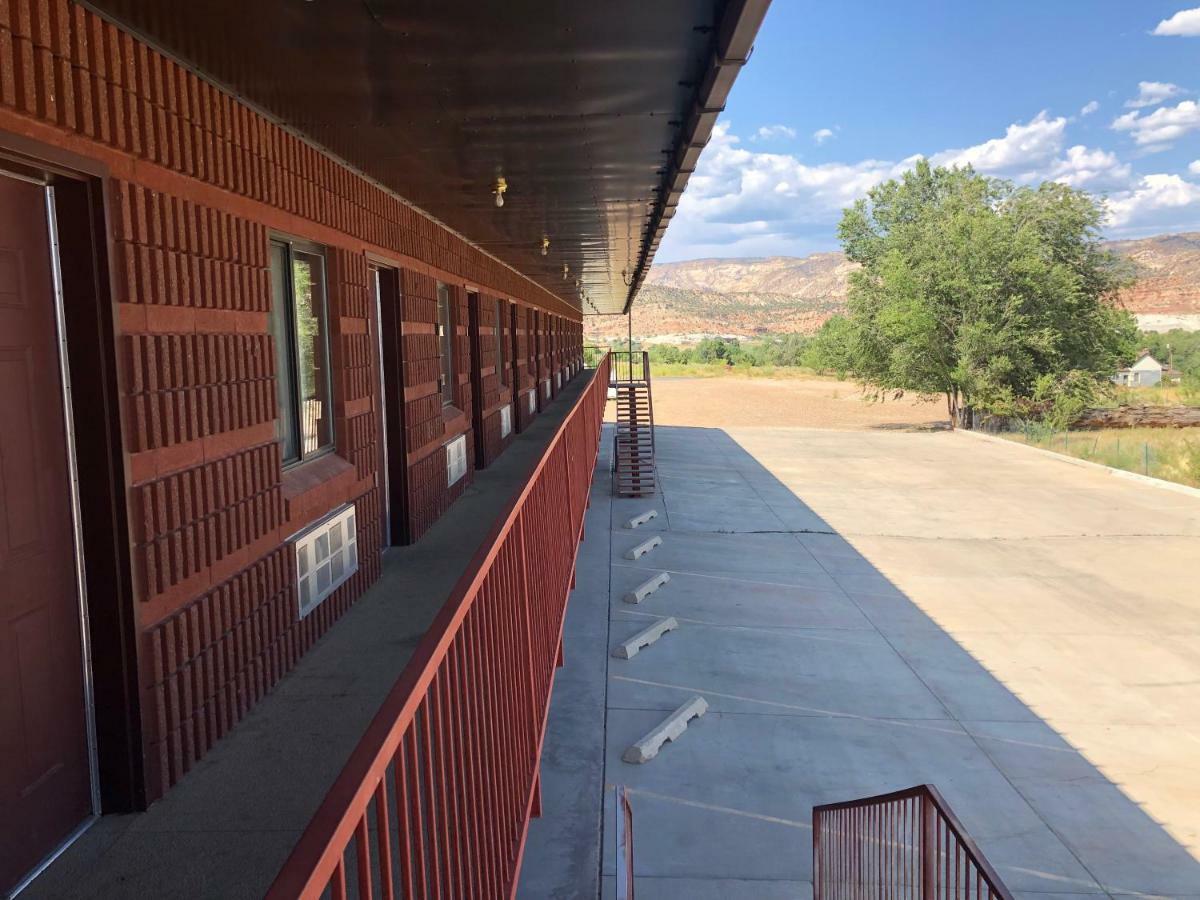 Prospector Motel 2*
